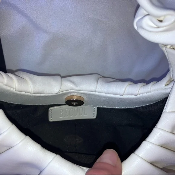🔥NWT🔥 Vegan Leather Scrunch Handle Hobo Mini Tote/Crossbody in Chic White - Picture 10 of 14